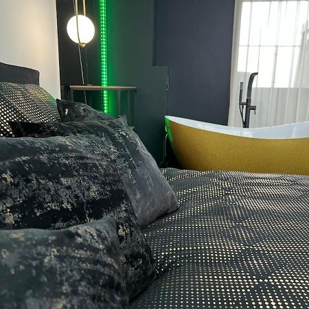 Apartament Premium Ze Zlota Wanna W Sypialni Widok Na Morze Dyskretny Taras Z Lozkiem - Baltyckie Sarbinowo 18 Exterior photo