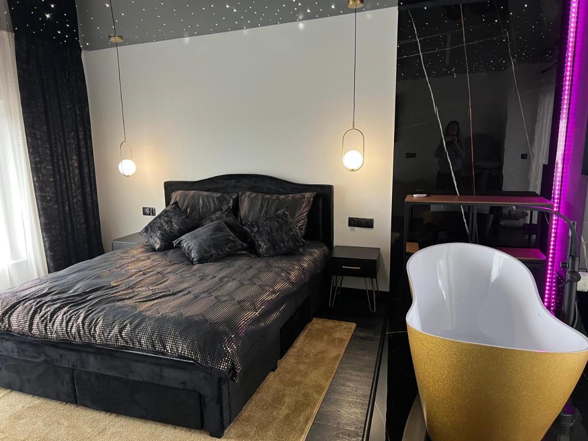 Apartament Premium Ze Zlota Wanna W Sypialni Widok Na Morze Dyskretny Taras Z Lozkiem - Baltyckie Sarbinowo 18 Exterior photo