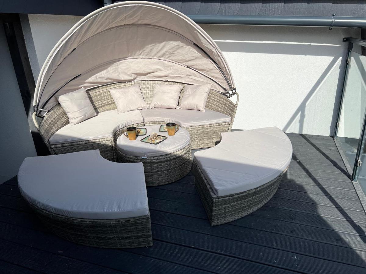 Apartament Premium Ze Zlota Wanna W Sypialni Widok Na Morze Dyskretny Taras Z Lozkiem - Baltyckie Sarbinowo 18 Exterior photo