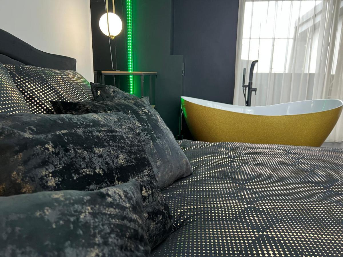 Apartament Premium Ze Zlota Wanna W Sypialni Widok Na Morze Dyskretny Taras Z Lozkiem - Baltyckie Sarbinowo 18 Exterior photo