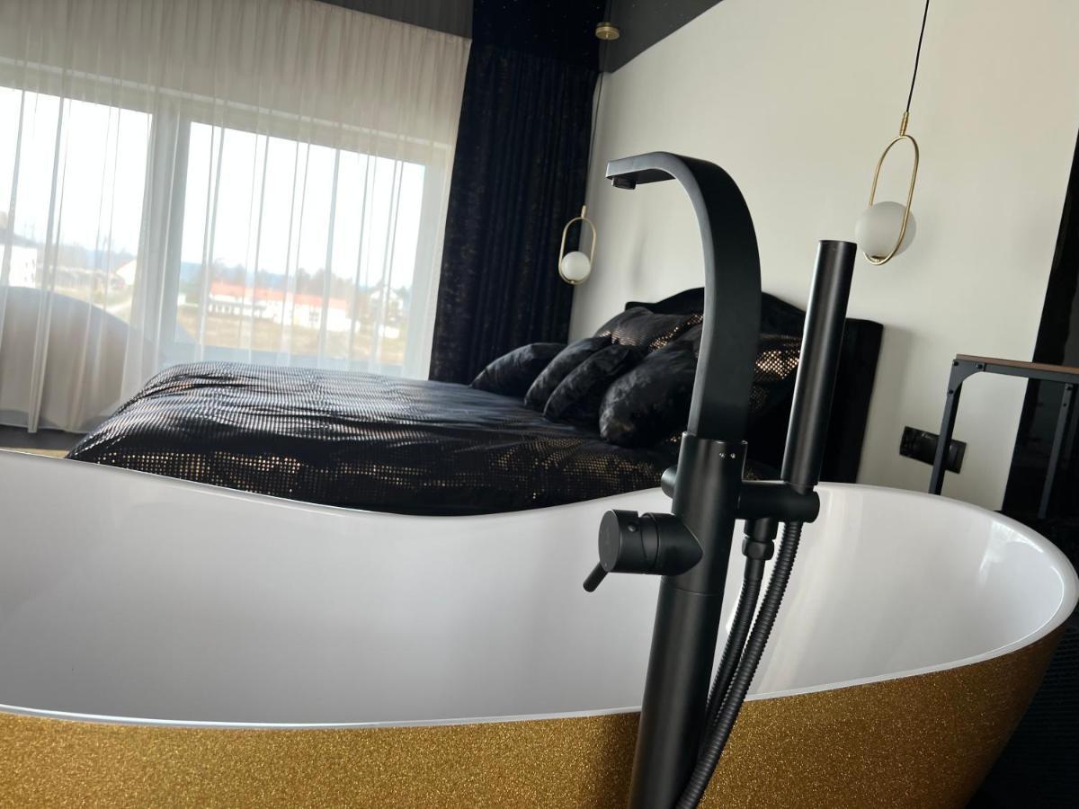 Apartament Premium Ze Zlota Wanna W Sypialni Widok Na Morze Dyskretny Taras Z Lozkiem - Baltyckie Sarbinowo 18 Exterior photo