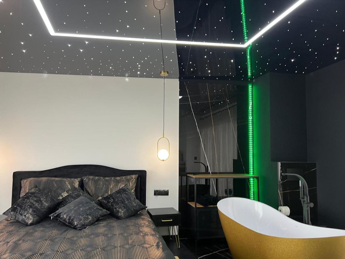 Apartament Premium Ze Zlota Wanna W Sypialni Widok Na Morze Dyskretny Taras Z Lozkiem - Baltyckie Sarbinowo 18 Exterior photo